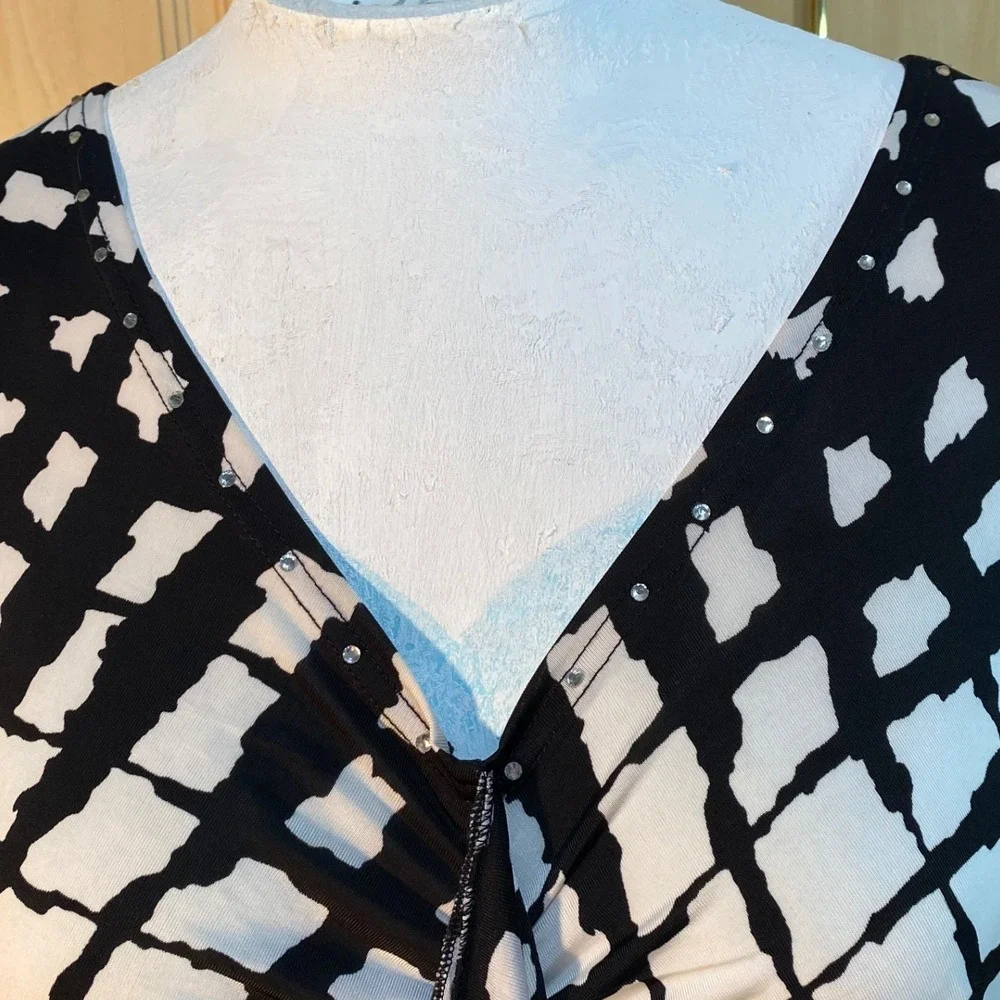 Max & Rina Boho Chic Top Ruffle Accent Abstract 24/7 Rhinestone Detail Size L - Picture 8 of 15